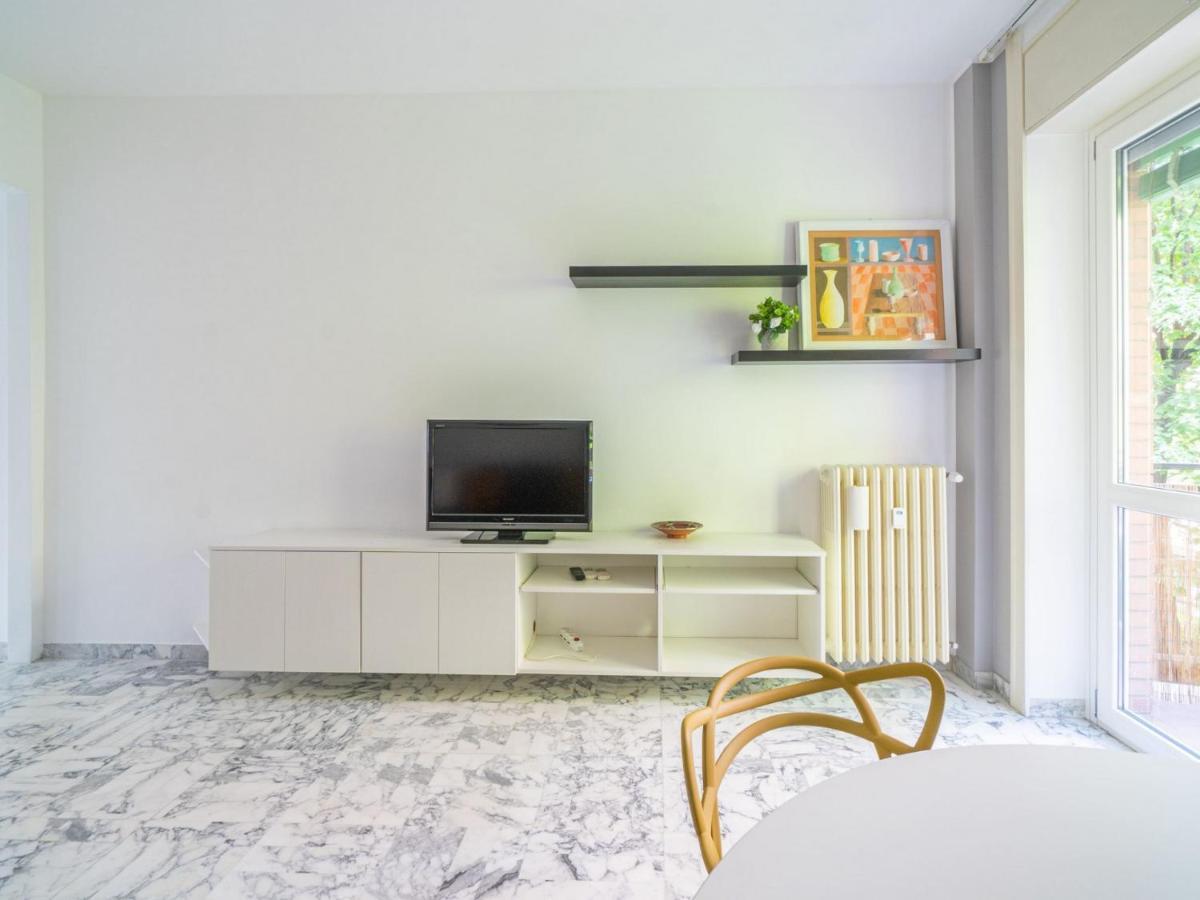 Cozy One-bedroom With 2 Balconies In Sempione District Apartment *