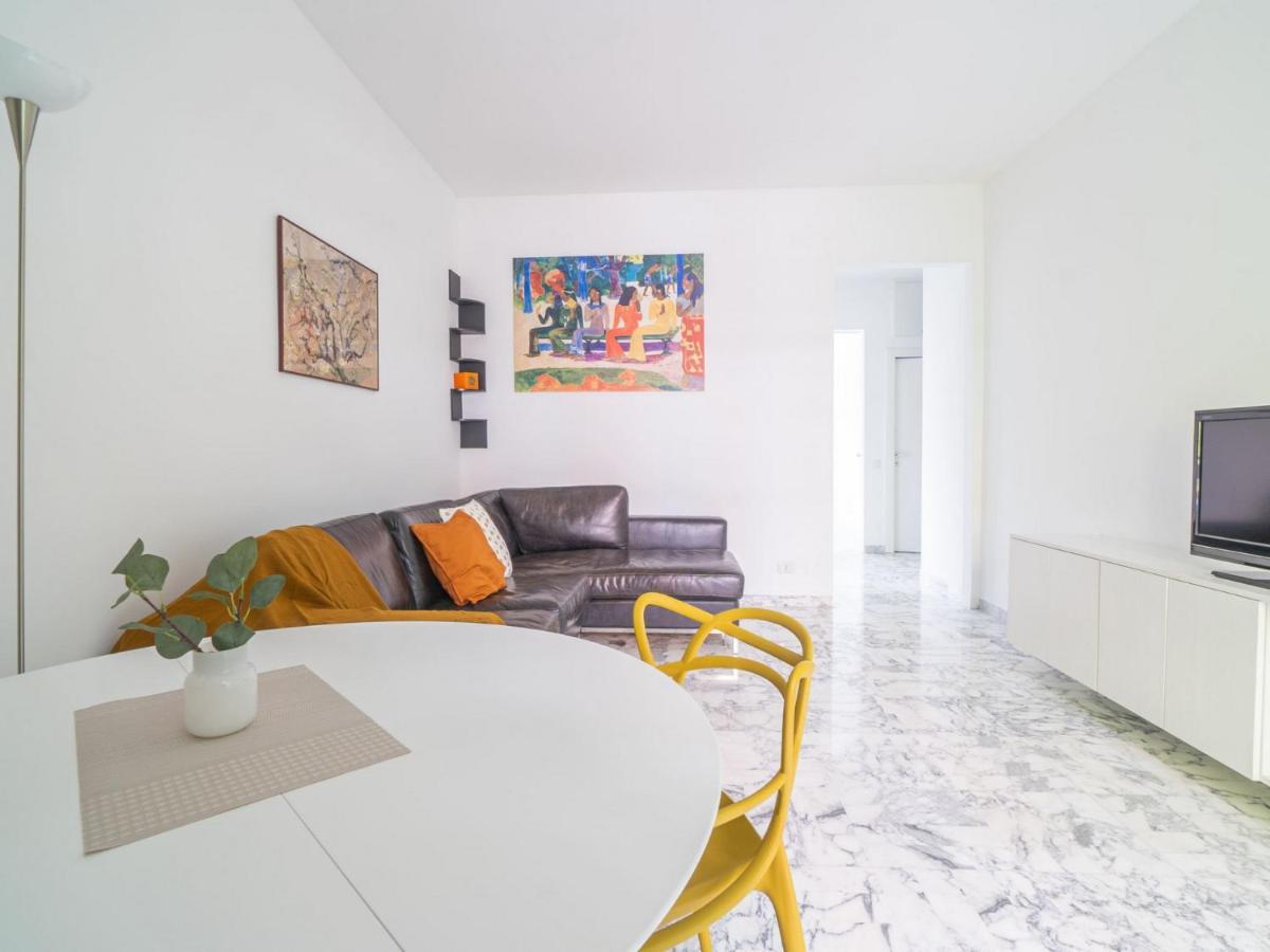 Cozy One-bedroom With 2 Balconies In Sempione District Apartment Mailand