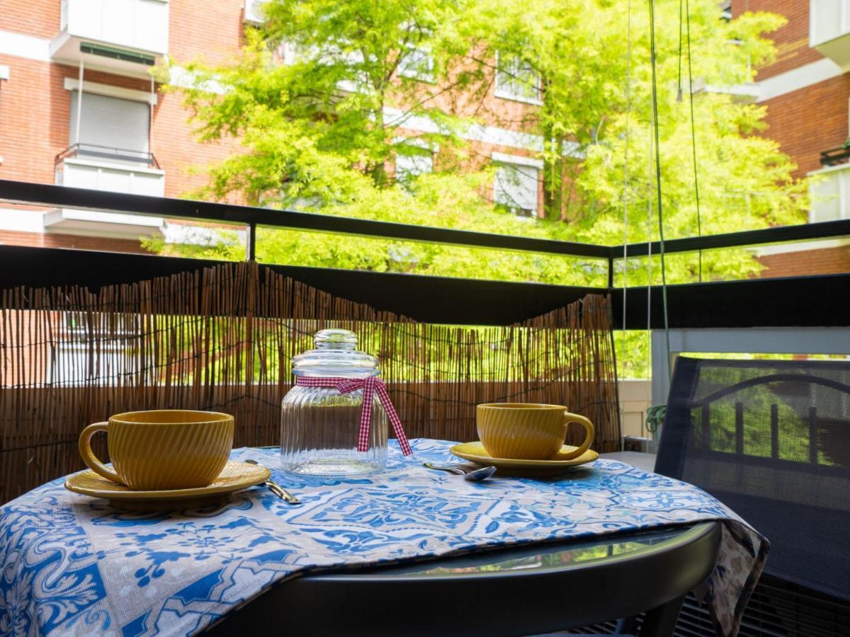 Cozy One-bedroom With 2 Balconies In Sempione District Apartment