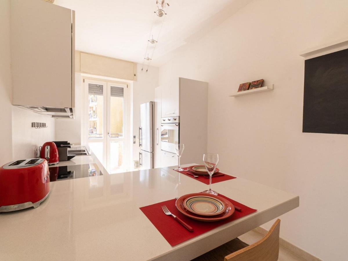 Cozy One-bedroom With 2 Balconies In Sempione District Apartment